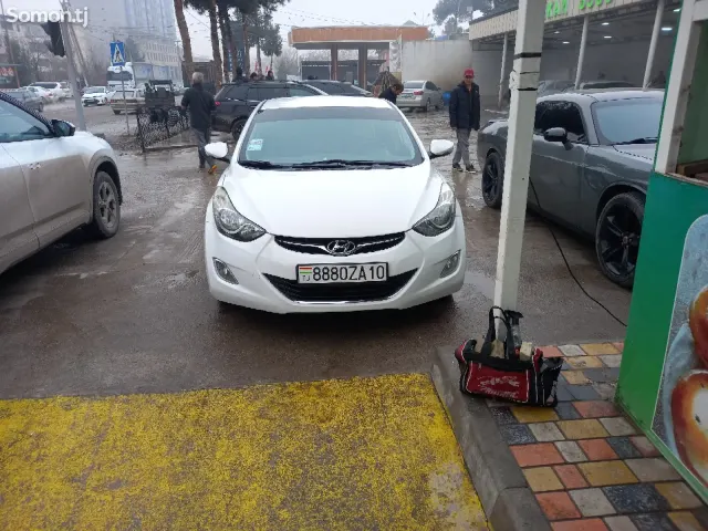 Hyundai Avante 2011 · 1.6 AT