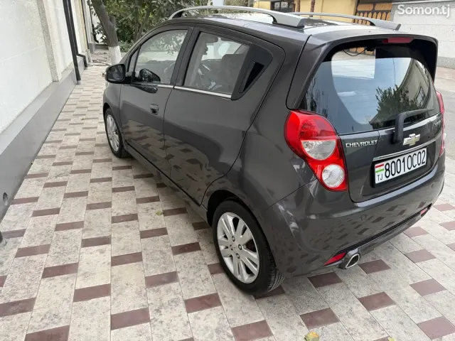Chevrolet Spark 2014 · 1.0 AT