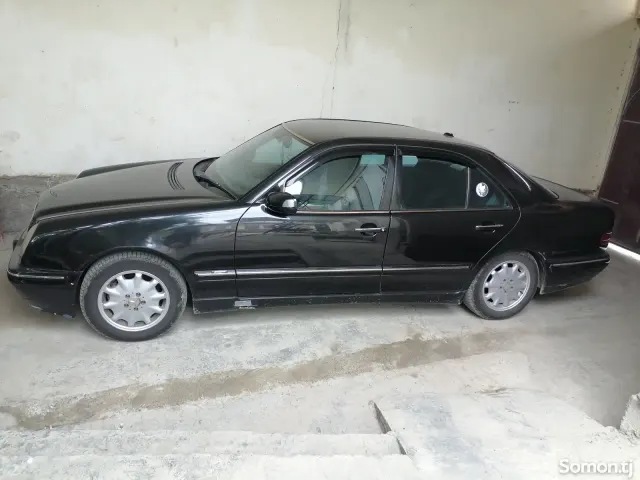 Mercedes-Benz E class 2001 · 3.2 AT
