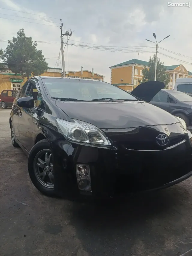 Toyota Prius 2011 · 1.8 CVT