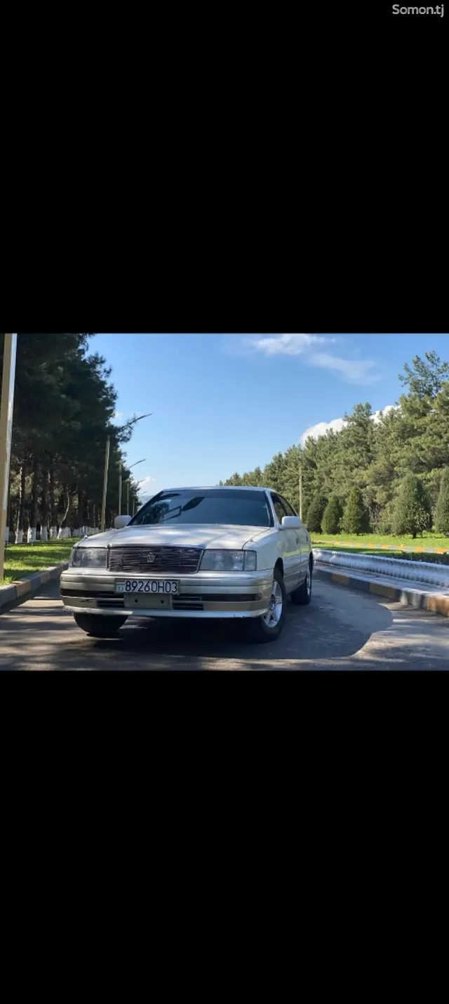 Toyota Crown 1995 · 2.5 AT