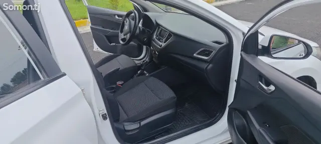 Hyundai Solaris 2022 · 1.6 AT