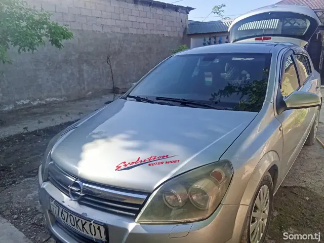Opel Astra H 2004 · 1.8 AT