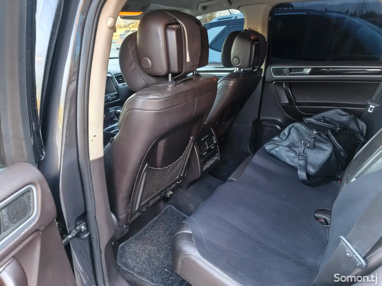 Volkswagen Touareg 2012 · 3.0 AT