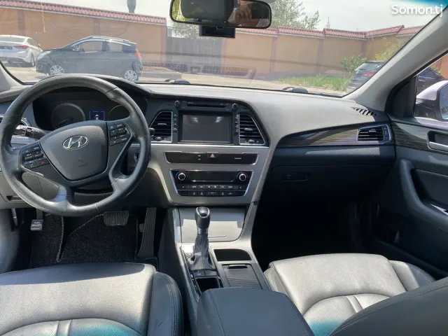 Hyundai Sonata 2015 · 2.0 AT