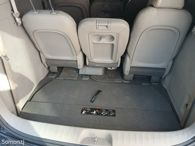 Kia Carnival 2015 · 2.2 AT