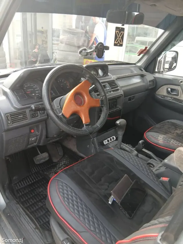 Mitsubishi Pajero 1993 · 3.0 AT