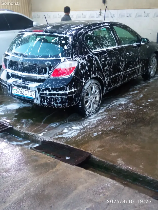 Opel Astra H 2007 · 1.6 MT