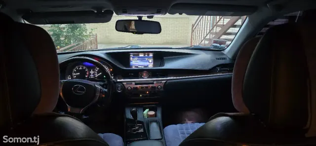 Lexus ES series 2014 · 2.5 AT