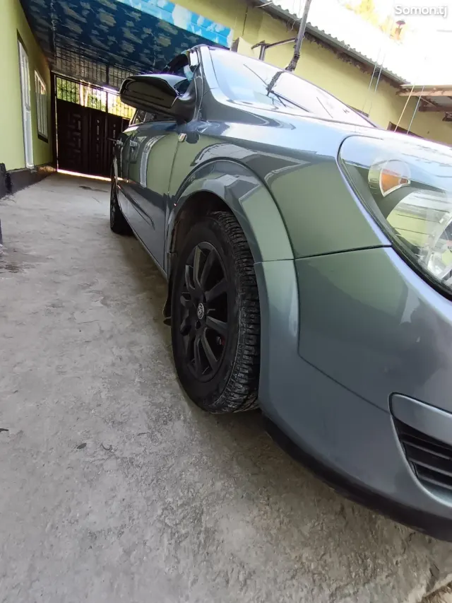 Opel Astra H 2004 · 1.6 MT