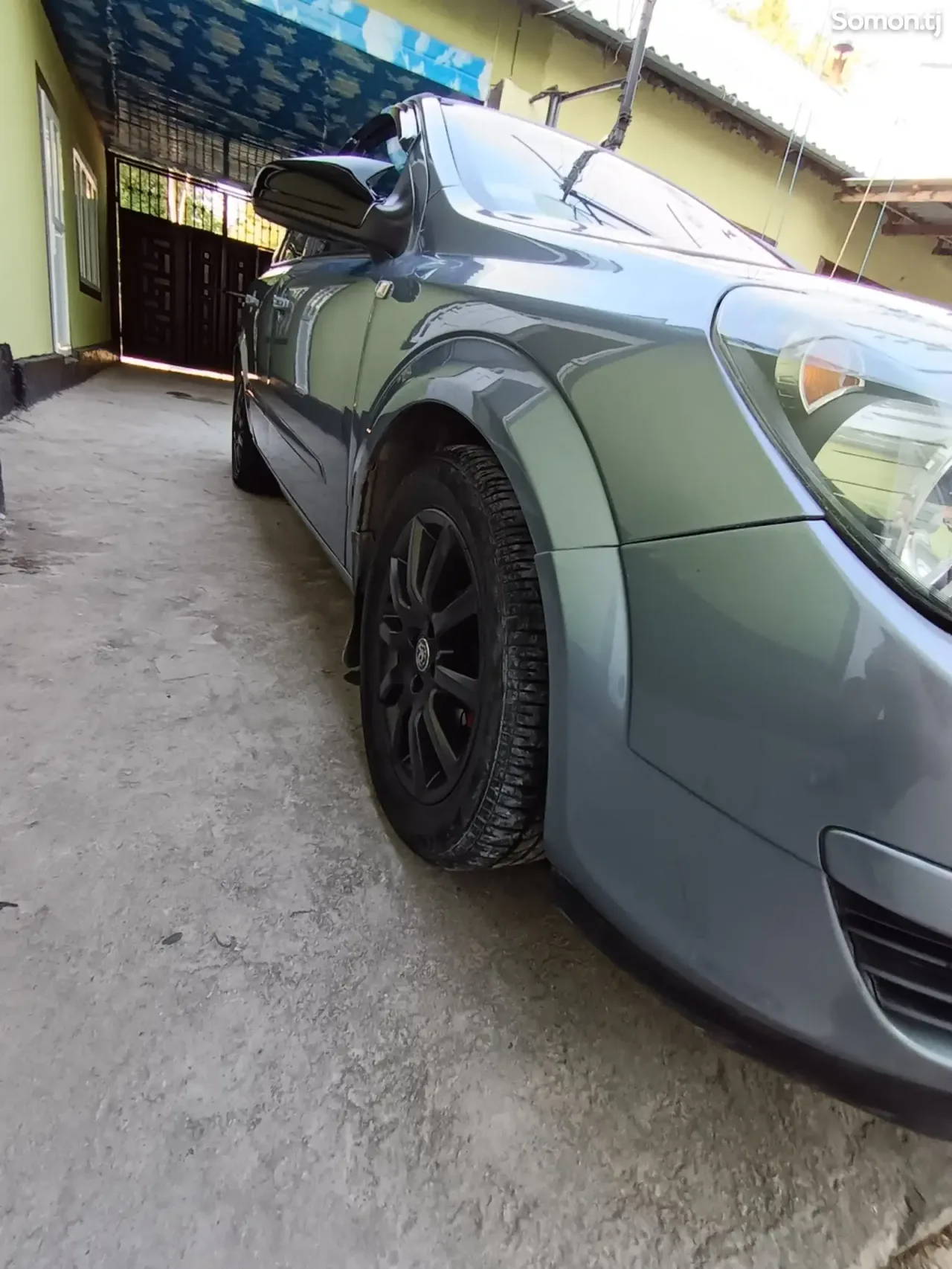 Opel Astra H 2004 · 1.6 MT