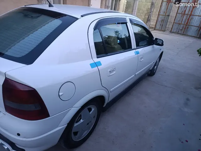 Opel Astra G 2000 · 1.6 MT