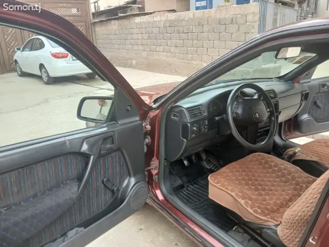 Opel Vectra A 1993 · 1.6 MT