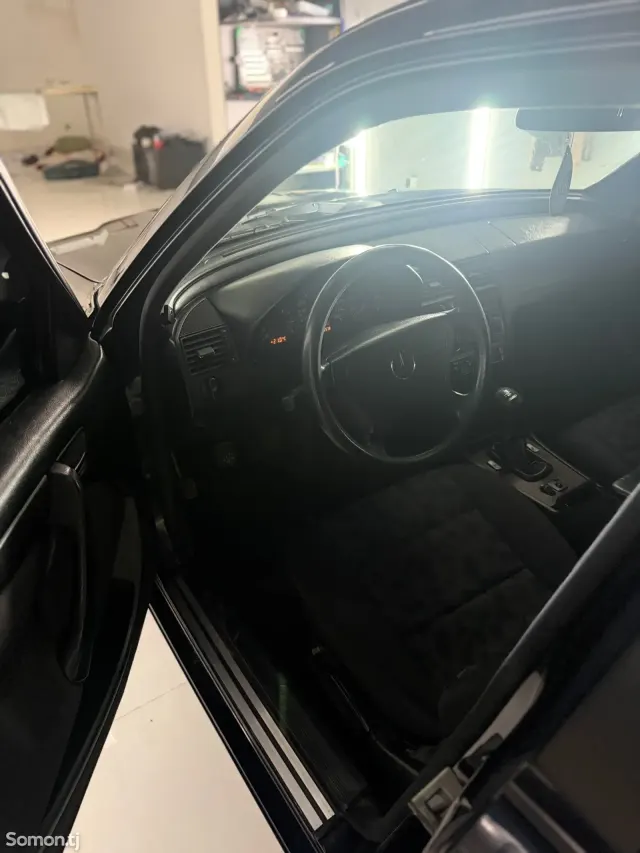 Mercedes-Benz C class 2000 · 1.8 MT