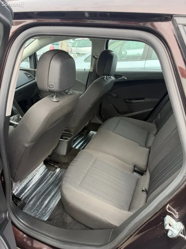 Opel Astra J 2014 · 1.6 MT