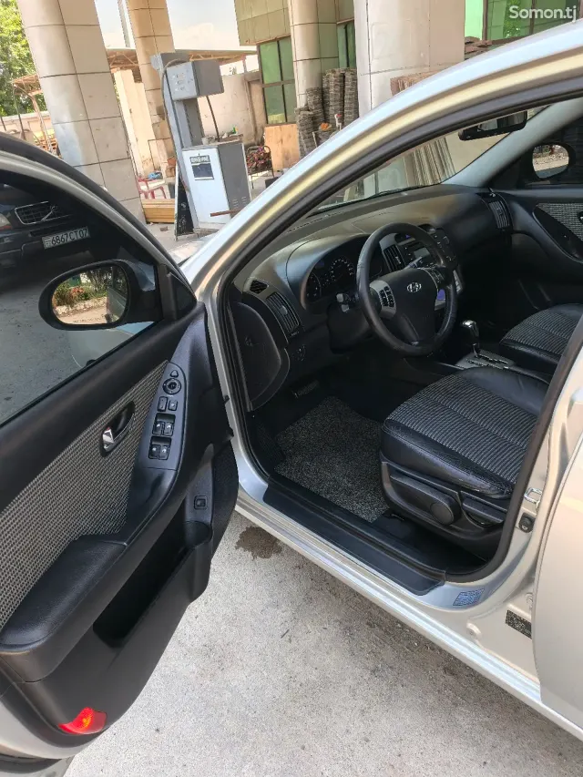 Hyundai Avante 2010 · 1.6 AT