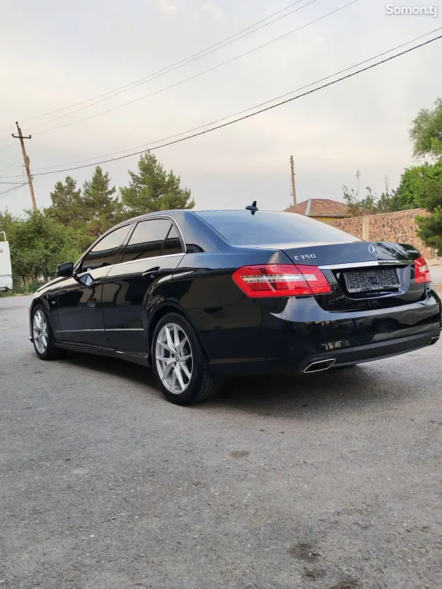 Mercedes-Benz E class 2011 · 3.5 AT