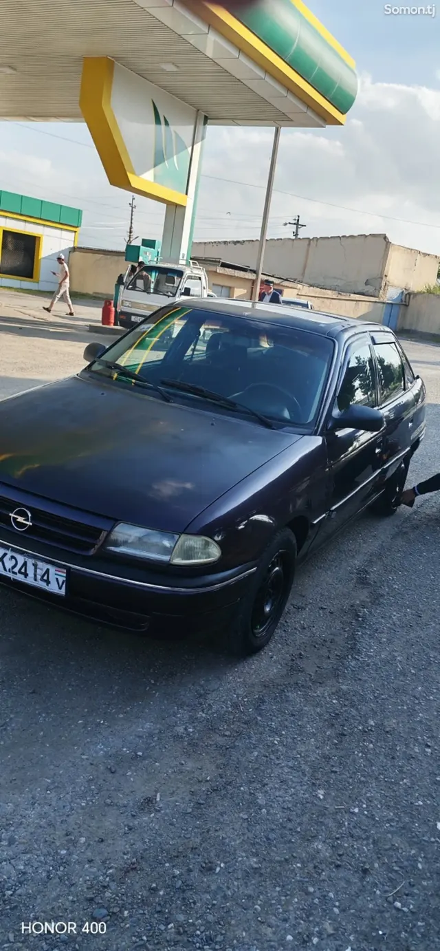 Opel Astra F 1994 · 1.6 MT