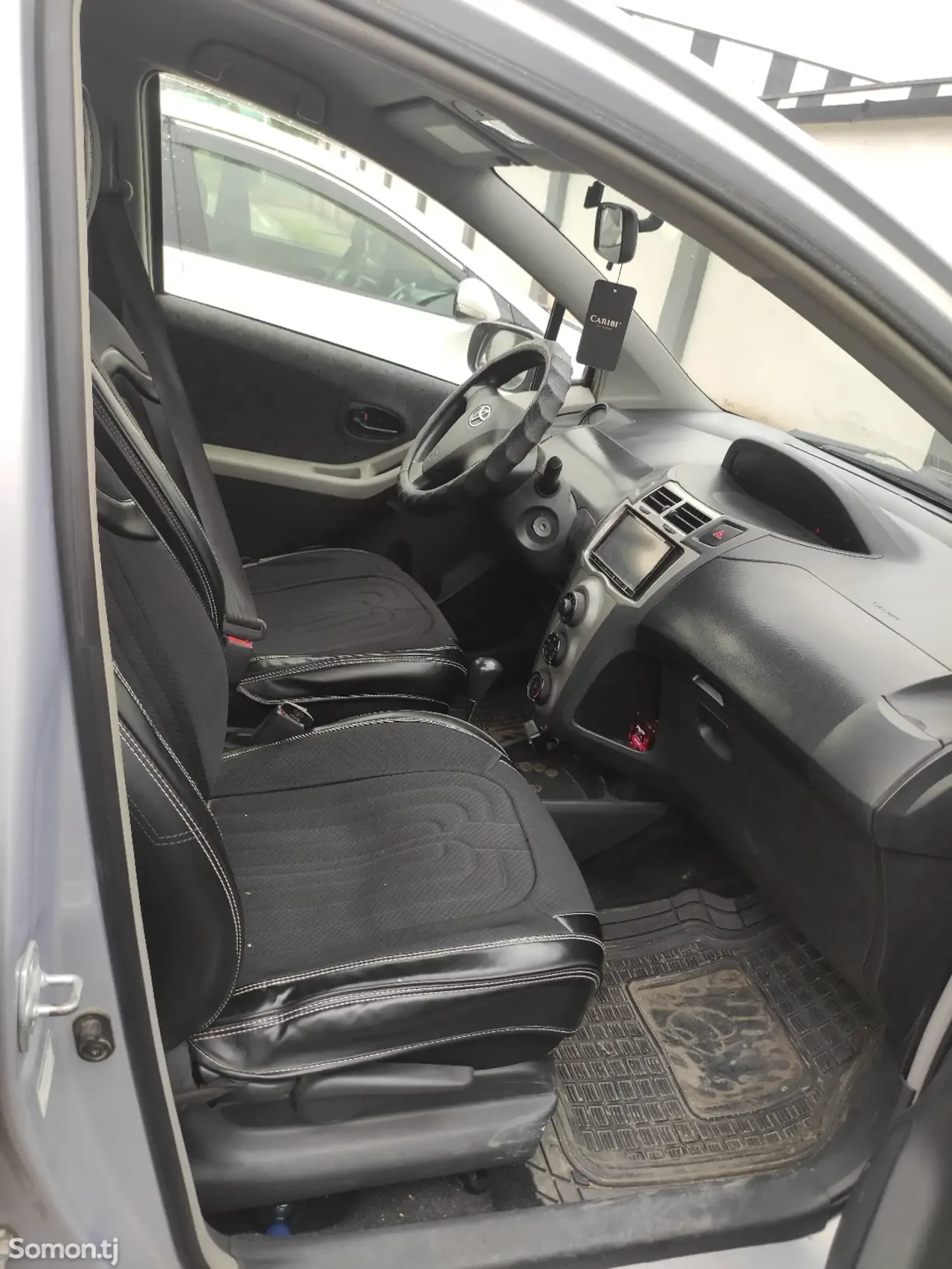 Toyota Vitz 2010 · 1.0 AT