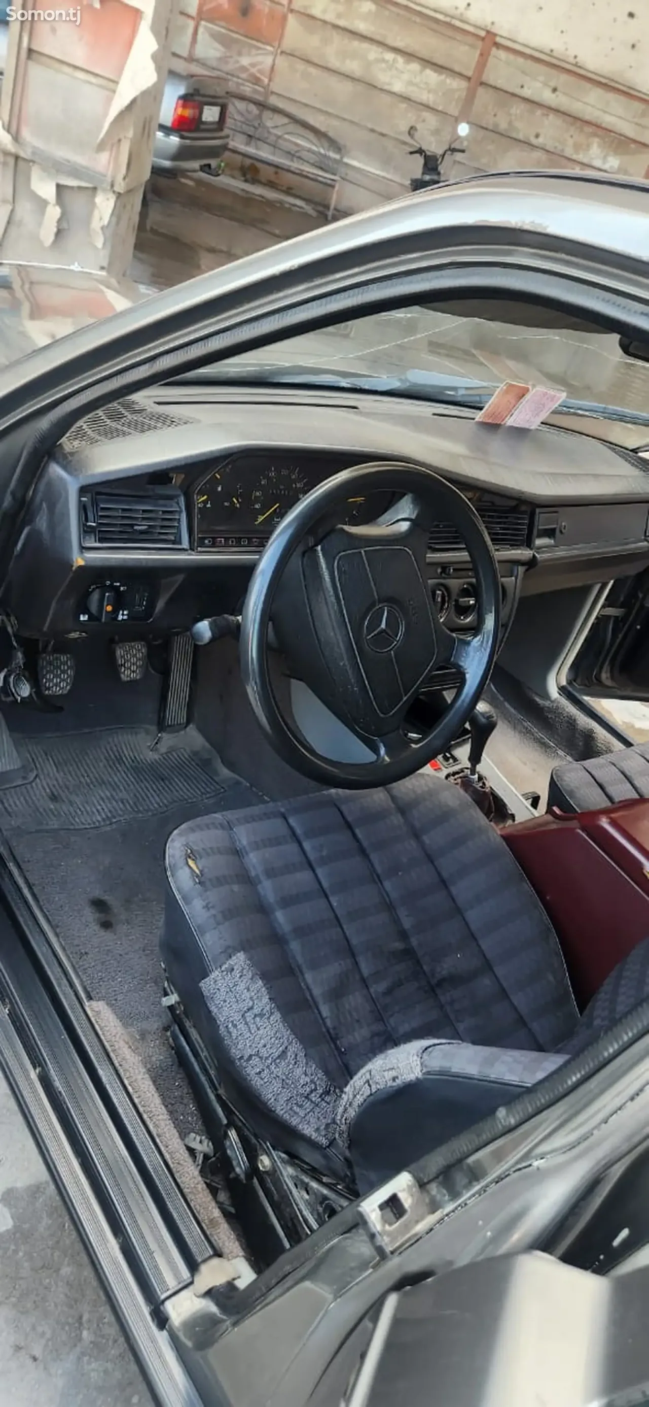 Mercedes-Benz W201 1988 · 2.0 MT