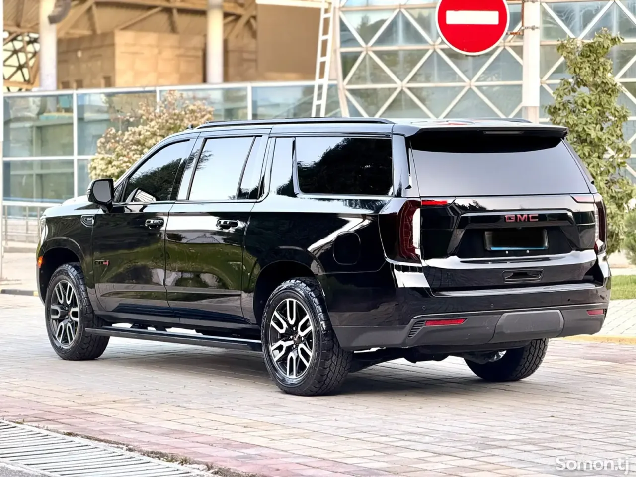 GMC Yukon 2023 · 6.2 AT