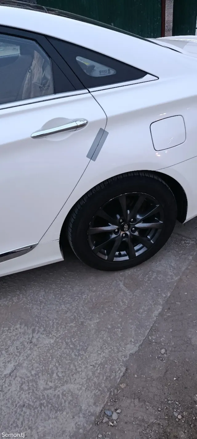 Hyundai Sonata 2010 · 2.0 AT