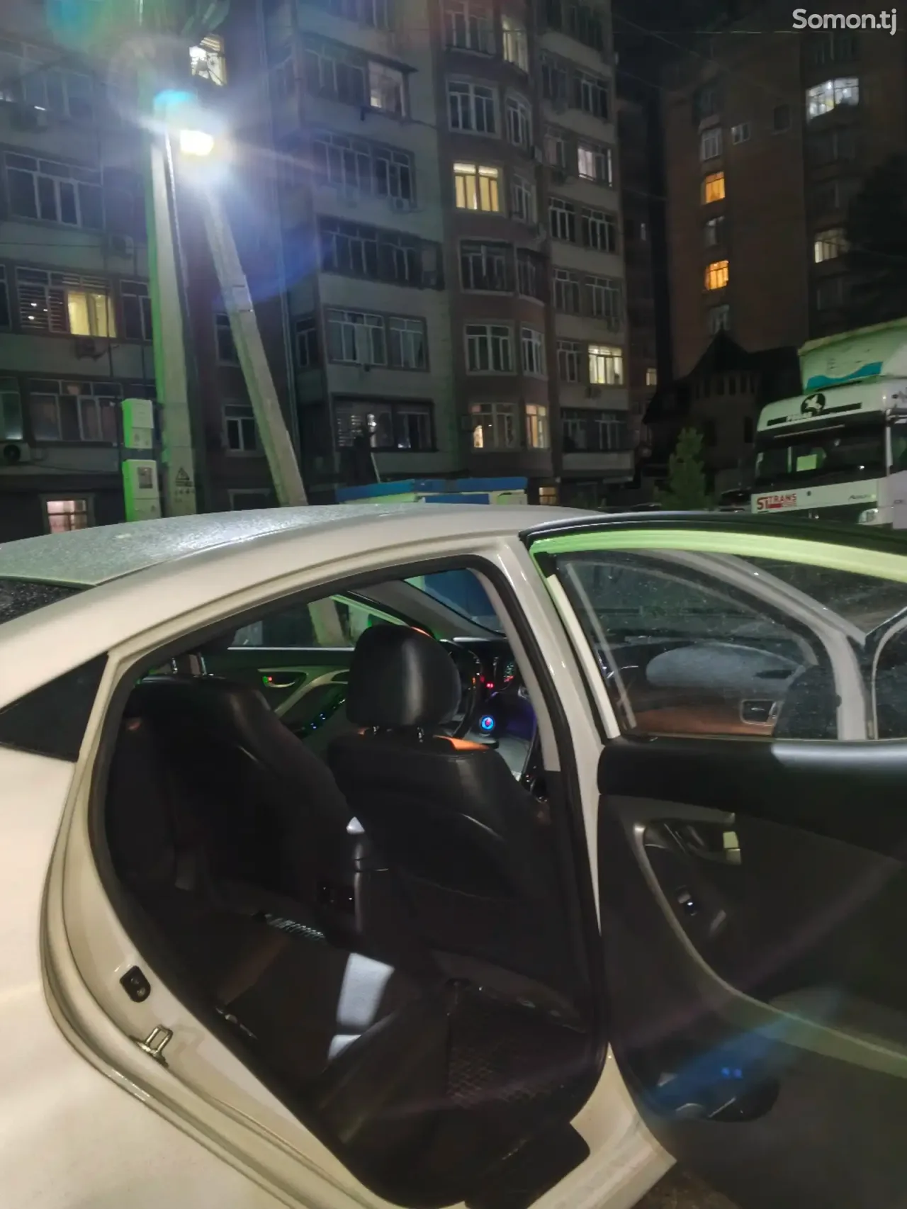 Hyundai Avante 2015 · 1.6 AT