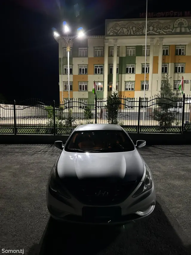Hyundai Sonata 2010 · 2.0 AT
