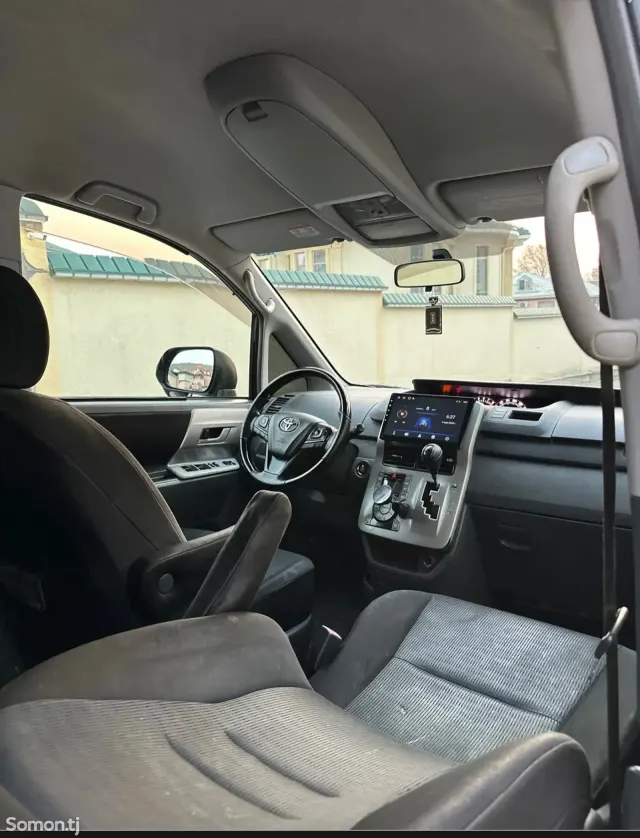 Toyota Voxy 2008 · 2.0 AT