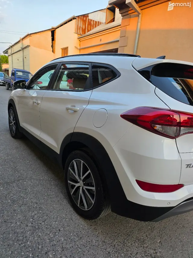 Hyundai Tucson 2015 · 2.0 AT