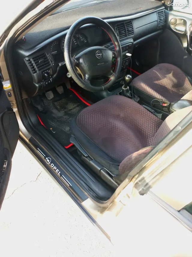 Opel Vectra B 1999 · 1.6 MT