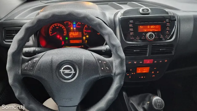 Opel Combo 2016 · 1.3 MT