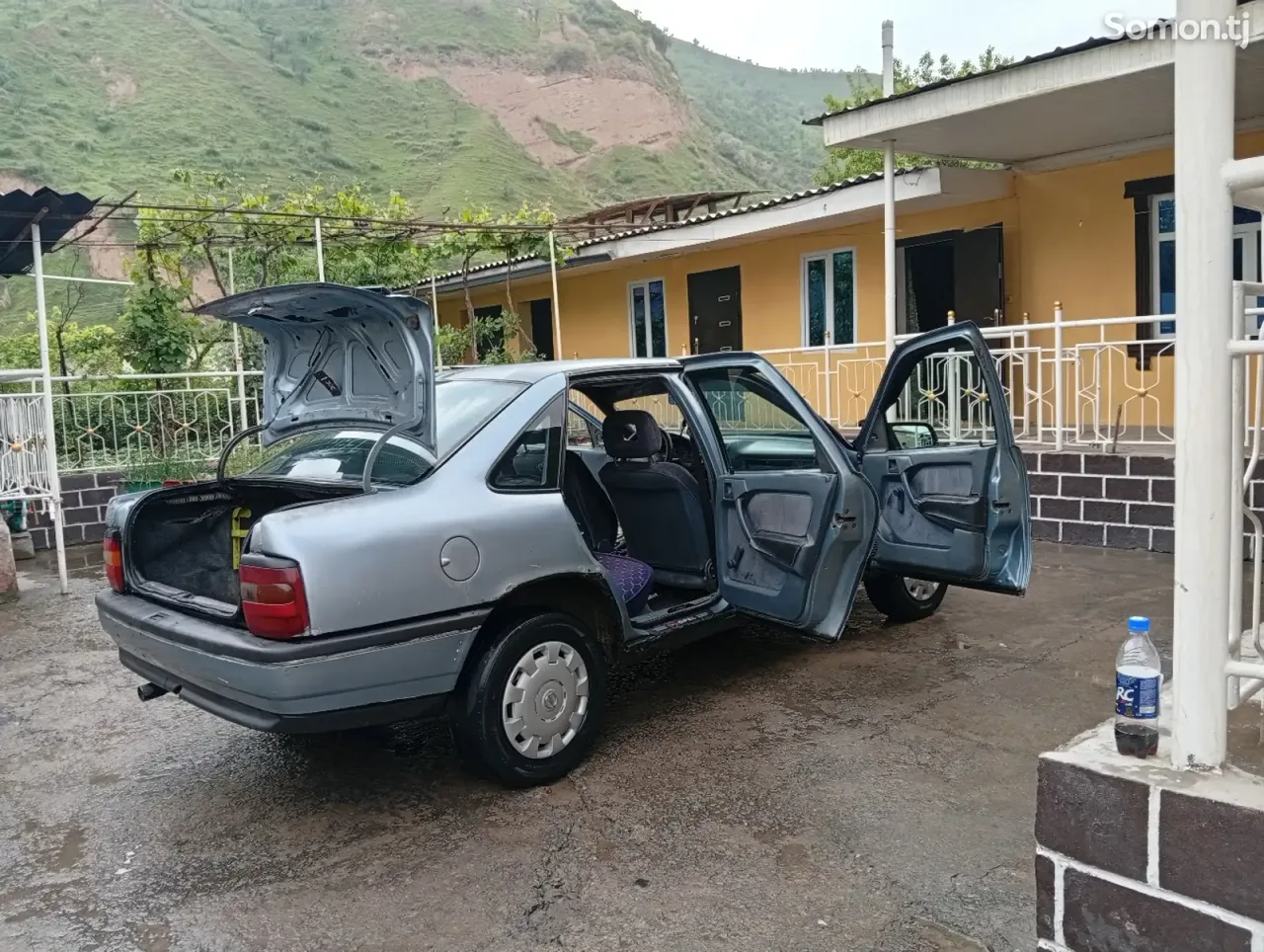 Opel Vectra A 1992 · 1.6 MT