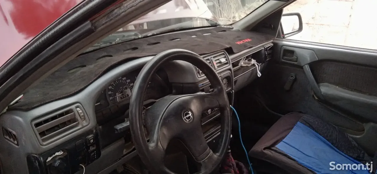 Opel Vectra A 1994 · 1.6 MT