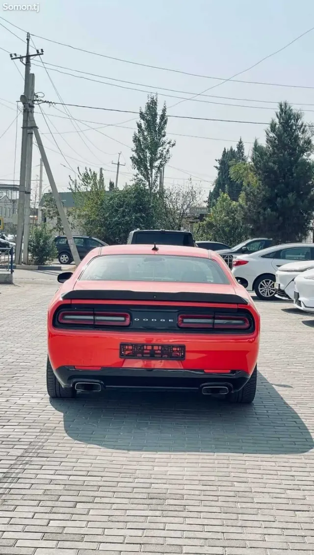 Dodge Challenger 2017 · 5.7 AT