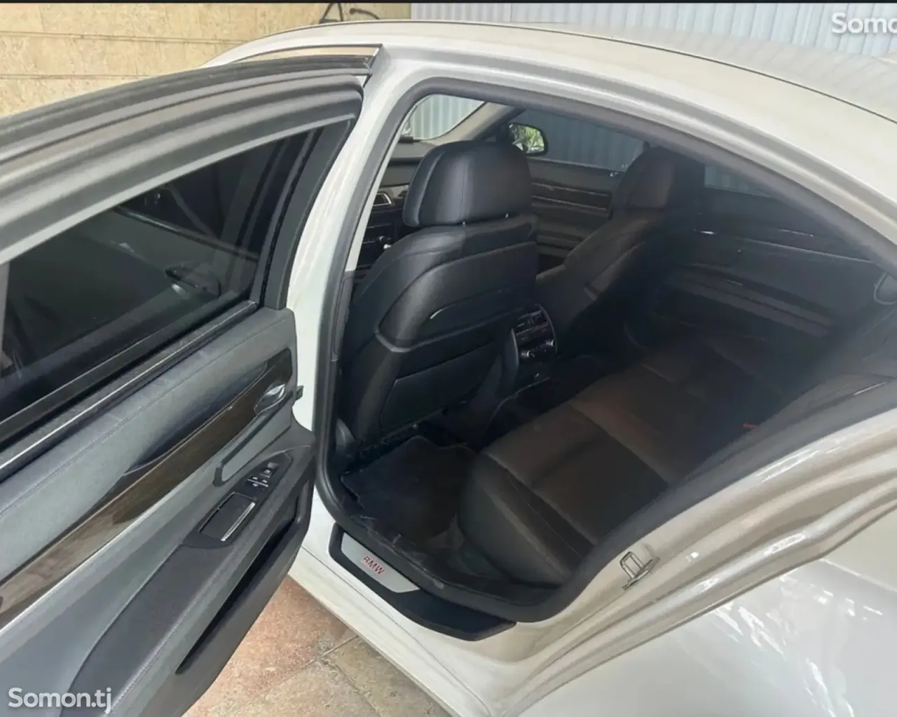 BMW 7 series 2015 · 4.0 AT