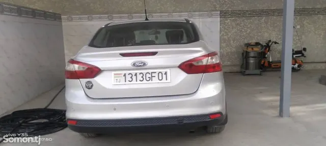 Ford Focus 2012 · 1.6 AT