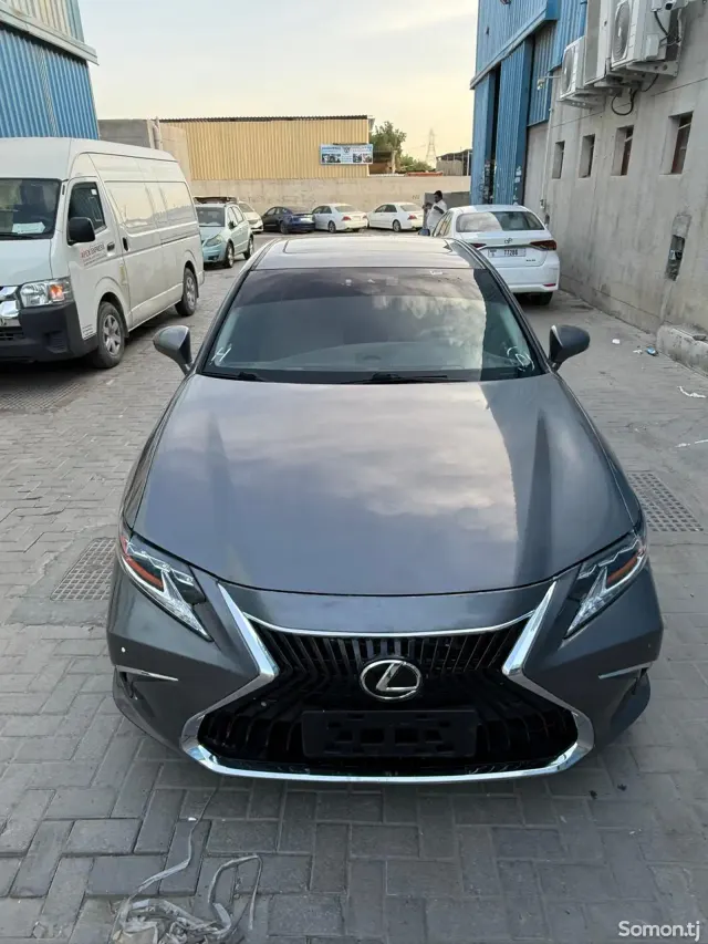 Lexus ES series 2014 · 3.5 AT