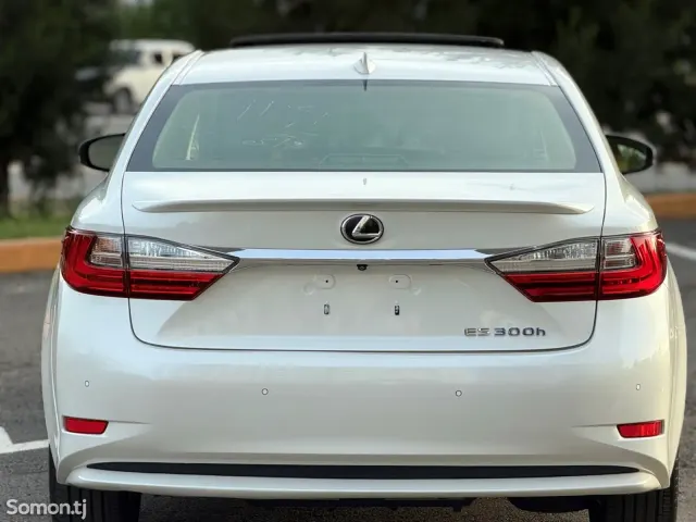 Lexus ES series 2016 · 2.5 AT