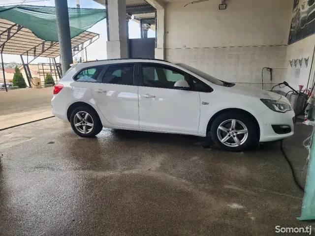 Opel Astra J 2014 · 1.6 MT
