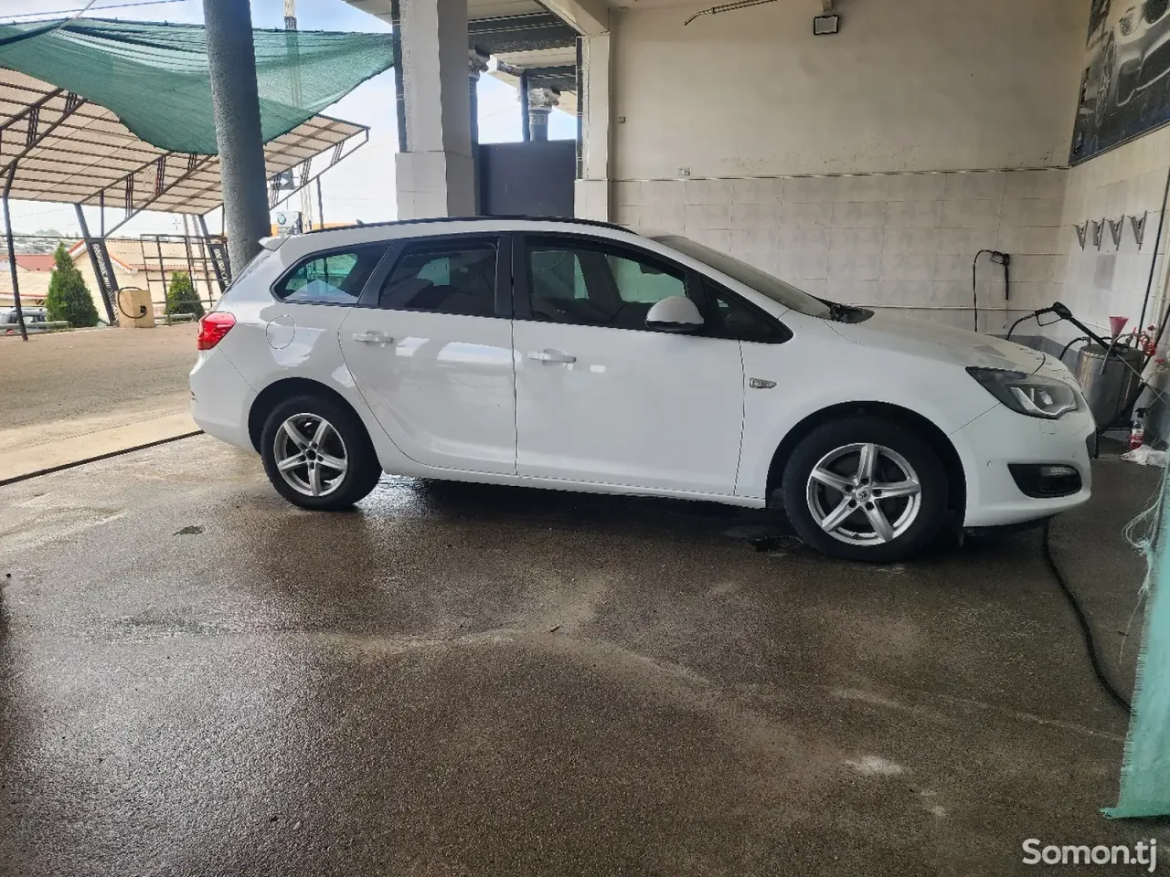 Opel Astra J 2014 · 1.6 MT