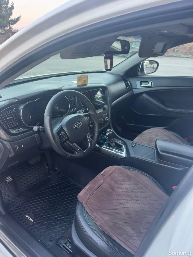Kia K5 2011 · 2.0 AT