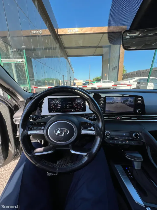 Hyundai Elantra 2023 · 2.0 AT