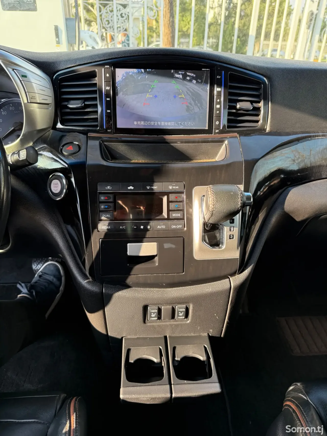 Nissan Elgrand 2014 · 2.5 AT