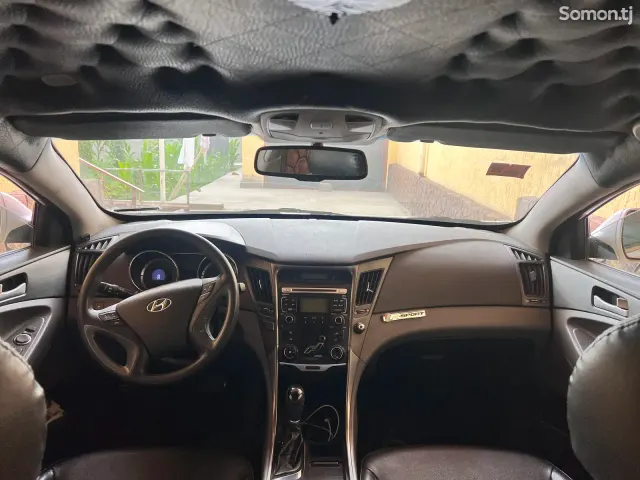 Hyundai Sonata 2011 · 2.0 AT