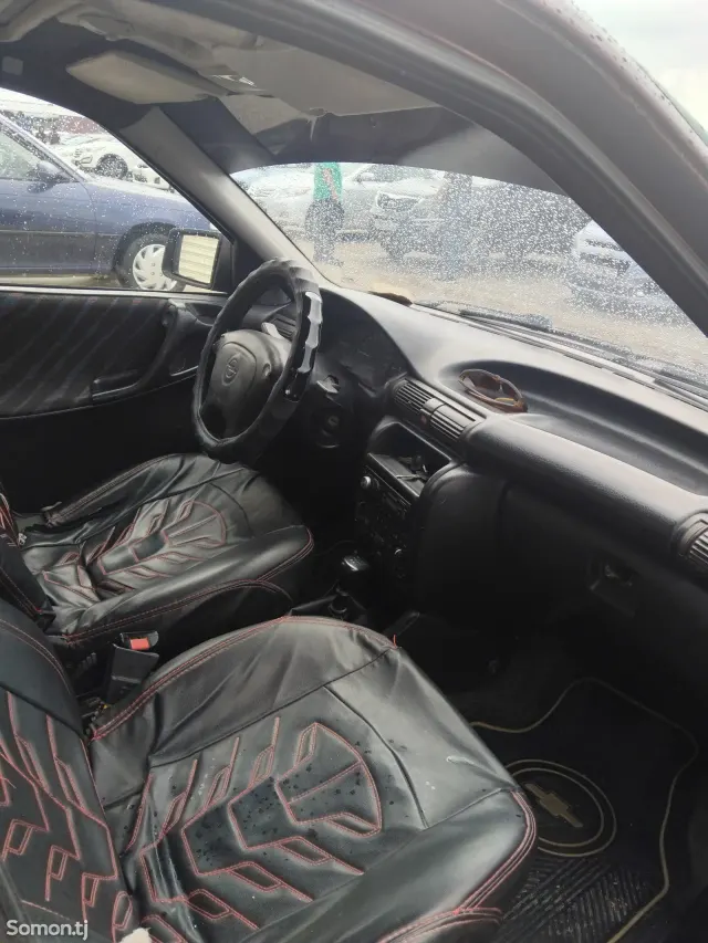 Opel Astra F 1993 · 1.6 MT