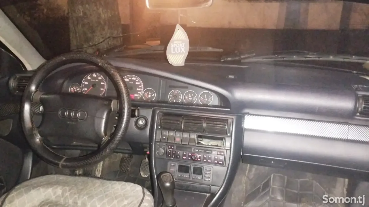 Audi A6 1997 · 2.6 MT