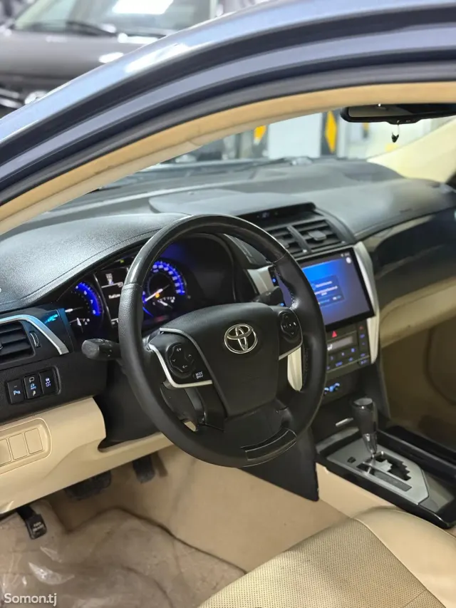 Toyota Camry 2016 · 2.5 AT