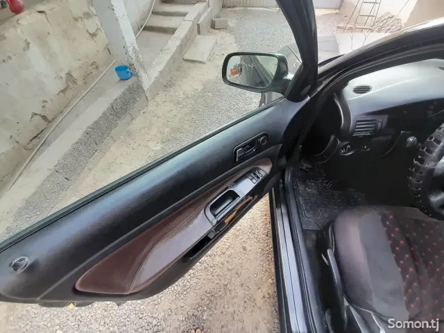 Volkswagen Passat 1997 · 1.6 MT