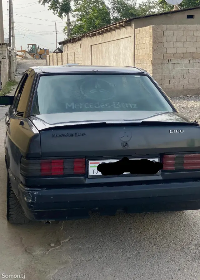 Mercedes-Benz W201 1991 · 2.0 MT